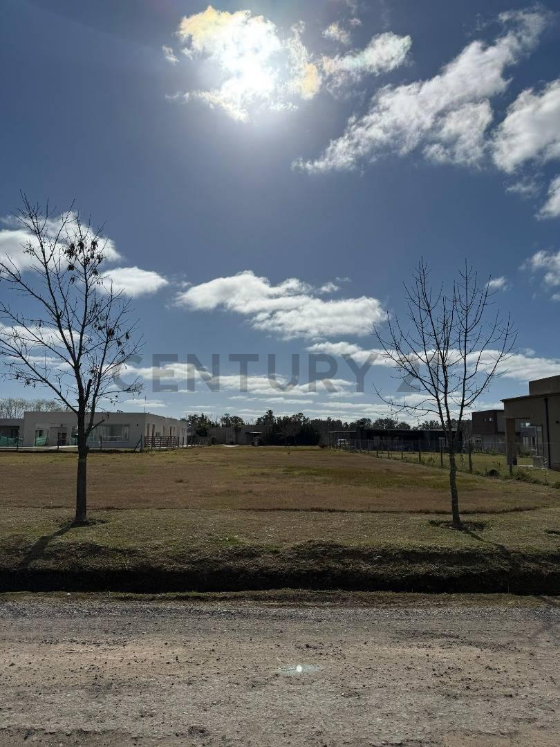 EXCELENTE LOTE EN VENTA EN BARRIO SANTA ISABEL 2 INGERIERO MASCHWITZ BARRIO CERRADO — foto 1