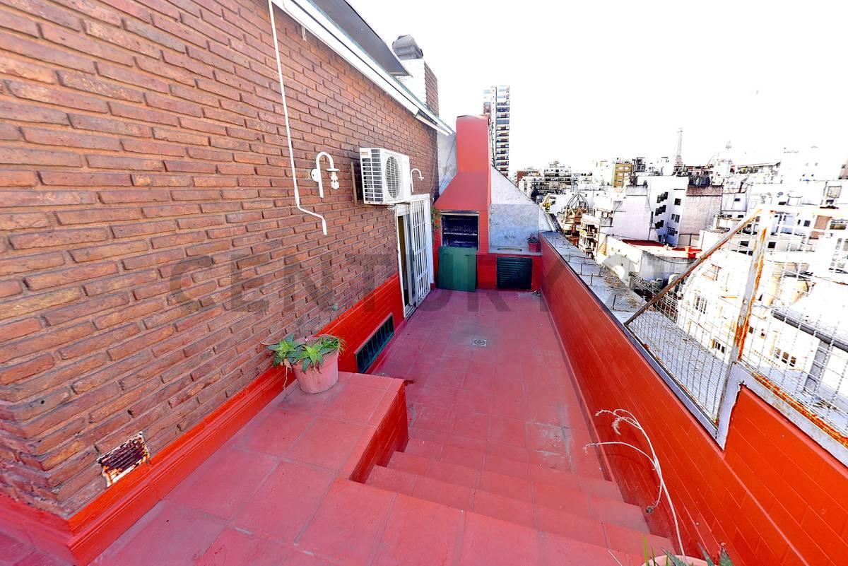 EXCEPCIONAL DÚPLEX EN RECOLETA CON TERRAZA - COCHERA - SEGURIDAD 24 HS — foto 1