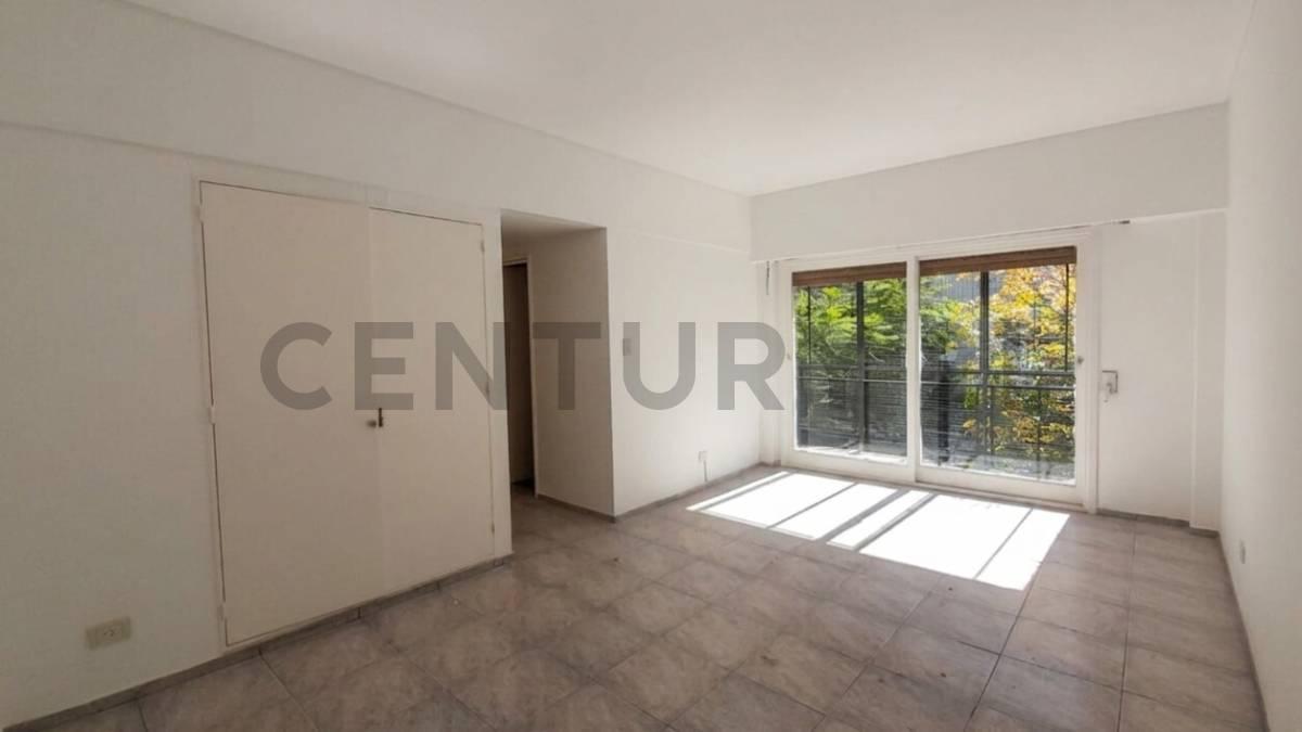 VENTA | 3 AMBIENTES CON DEPENDENCIA EN ALMAGRO | MUY LUMINOSO CON BALCÓN — foto 1