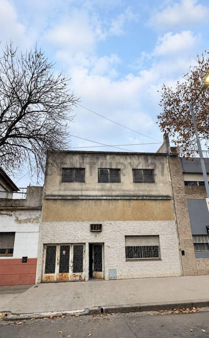 VENTA - CASA CON COCHERA Y TERRAZA. — foto 1