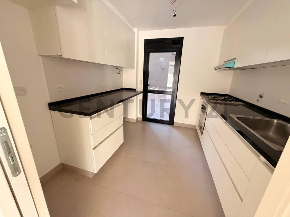 Tres ambientes con patio a estrenar — foto 1