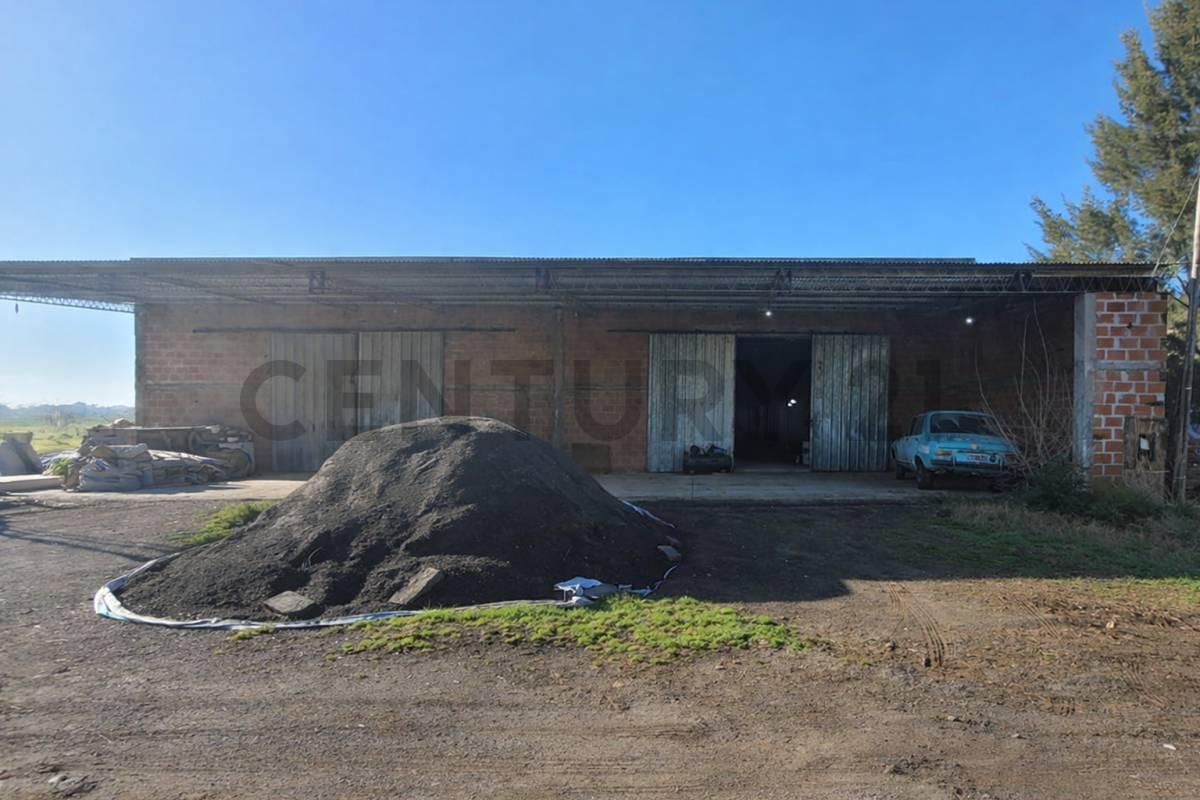 Casa con 2 Galpones en Venta en Sicardi — foto 1