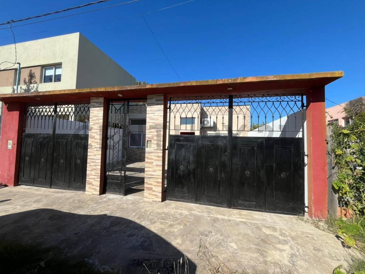 Casa de 3 Dormitorios en Venta en Parque Sicardi — foto 1