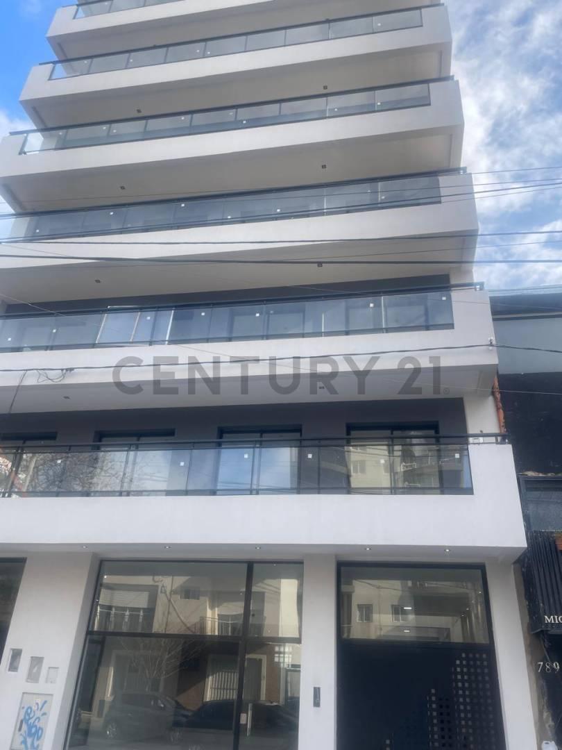 Calle 39 entre 10 y 11. Departamento de 2 dormitorios con balcón en venta. — foto 1