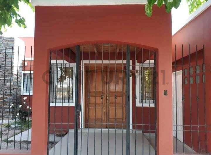 CASA CON DEPARTAMENTO EN VENTA — foto 1