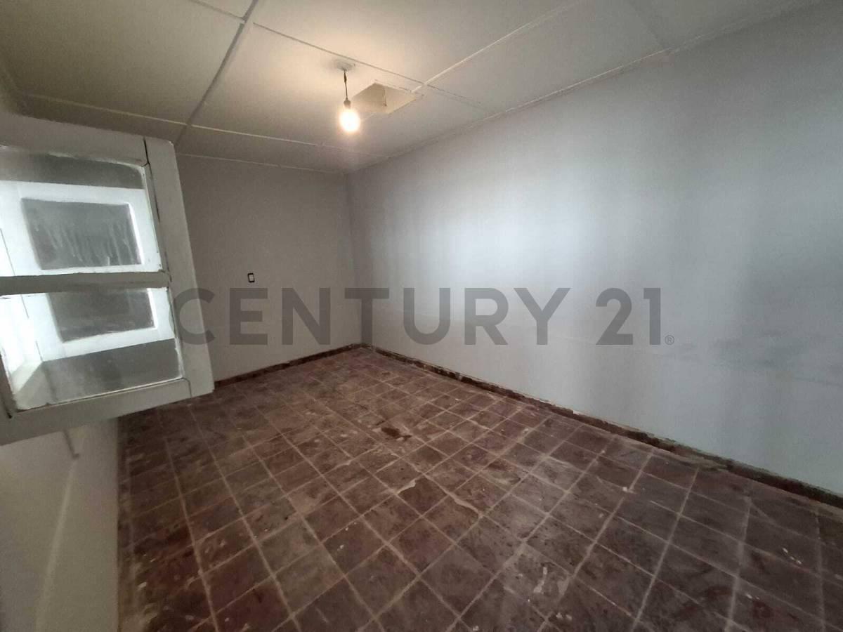 Casa con departamento a reciclar en venta — foto 1