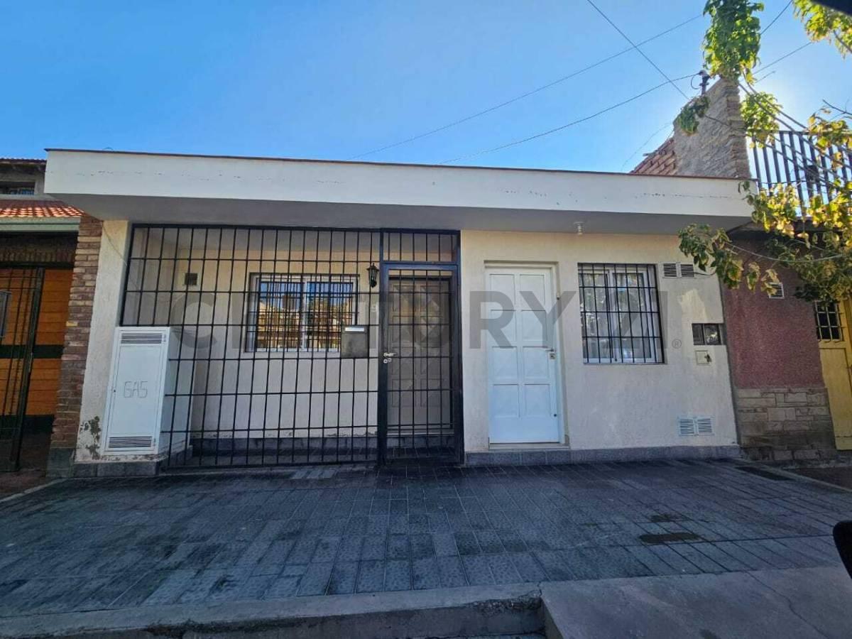 Casa en venta en Guaymallén — foto 1