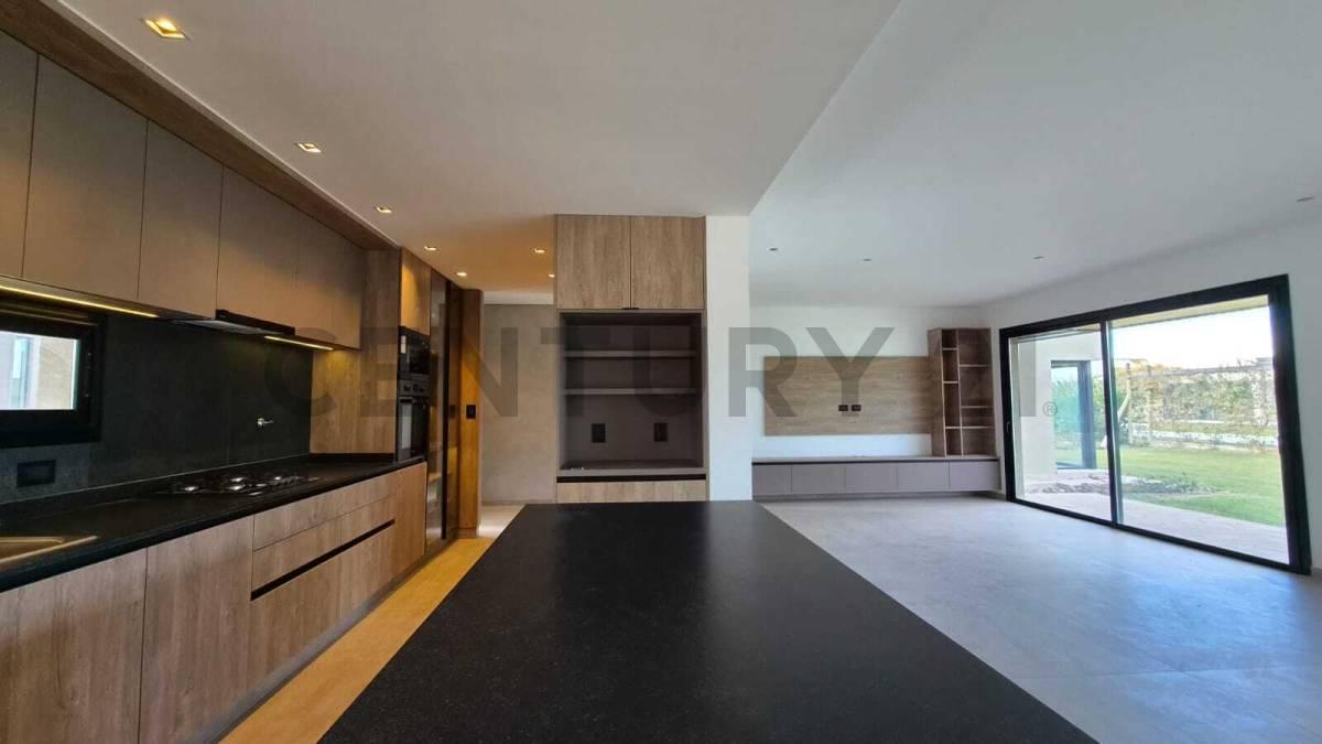 CASA EN VENTA EN BARRIO PRIVADO LUJAN DE CUYO — foto 1