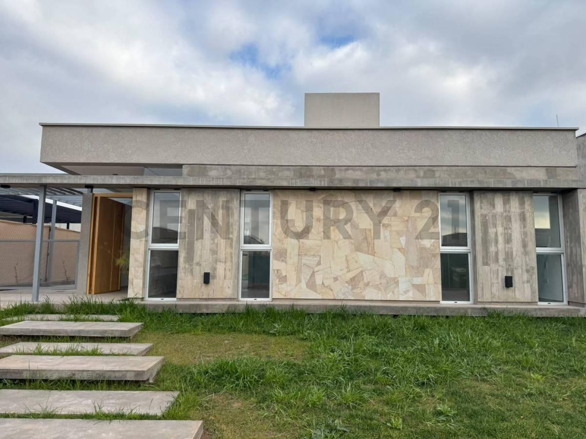 CASA EN VENTA EN LUJAN DE CUYO — foto 1
