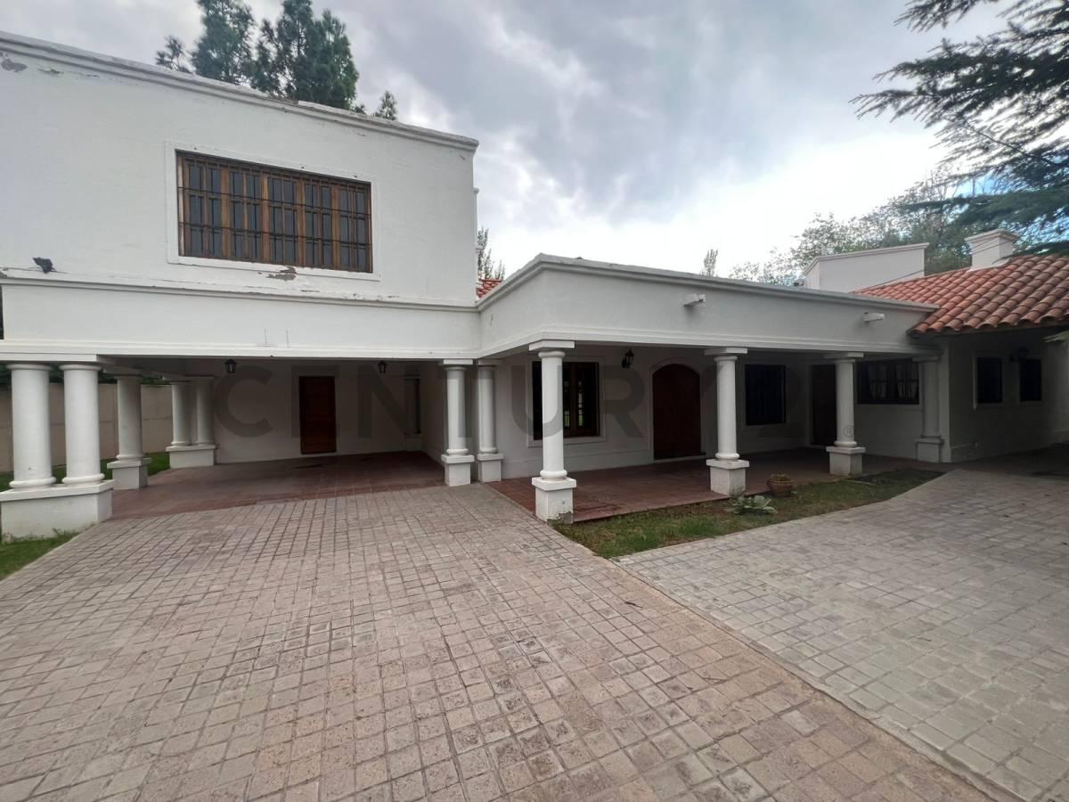 CASA EN VENTA EN CHACRAS DE CORIA — foto 1
