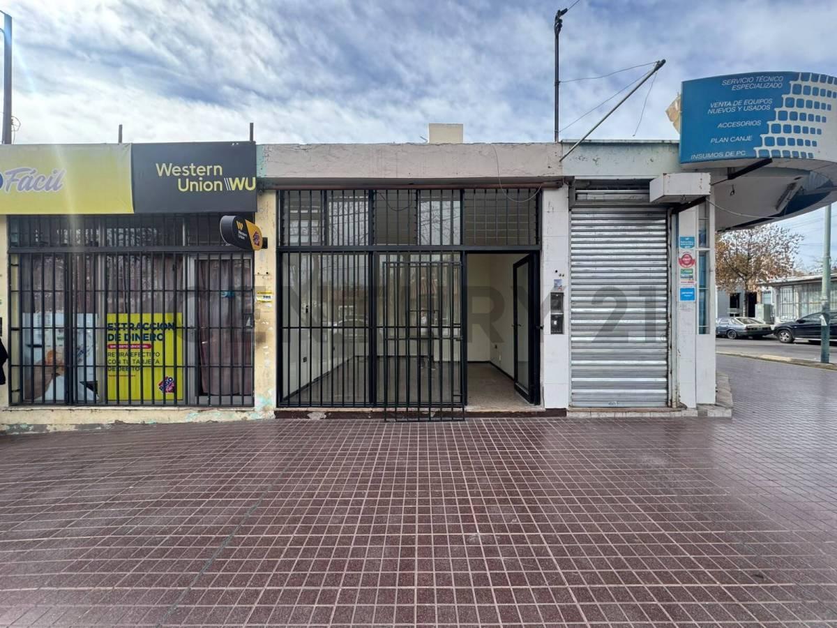 ALQUILER DE LOCAL COMERCIAL EN PASO DE LOS ANDES — foto 1