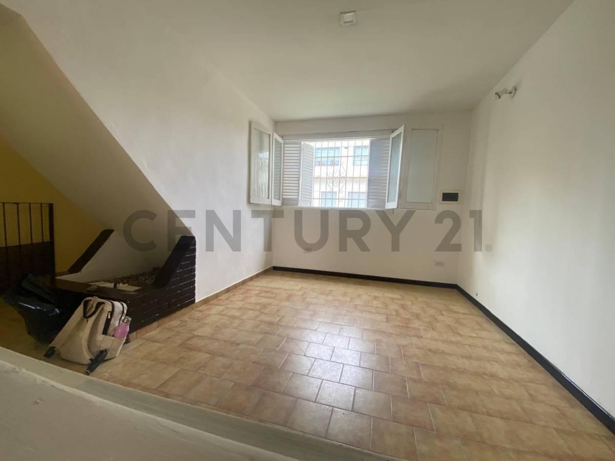 PH tipo casa al frente de 3 ambientes con patio amplio y cochera cubierta – Quilmes Oeste, Quilmes. — foto 1