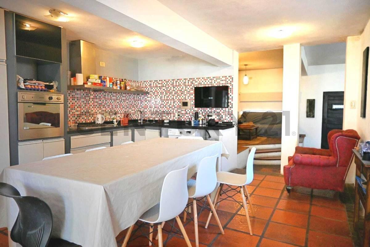 VENTA DE CASA 4 AMBIENTES EN BANFIELD - LOMAS DE ZAMORA — foto 1