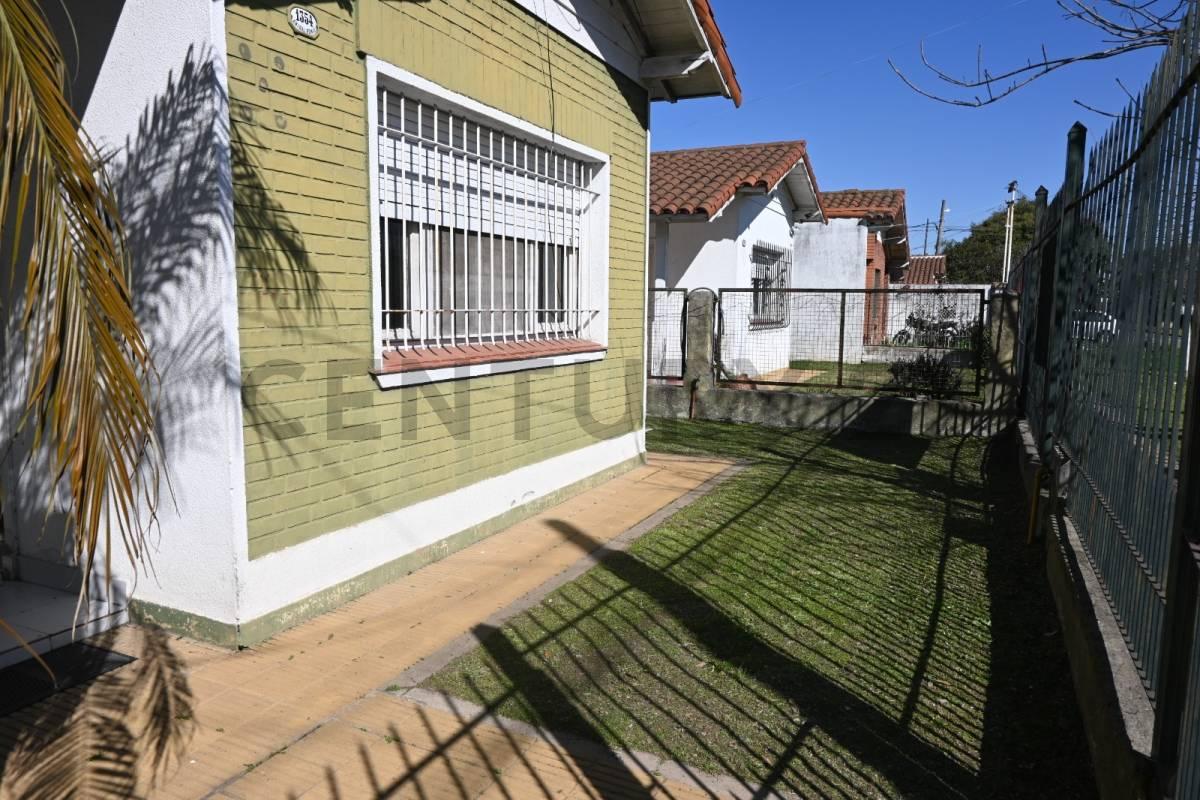 VENTA DE CASA EN BANFIELD 4 AMBIENTES A - GRAN LOTE CON SALIDA A DOS CALLES. — foto 1