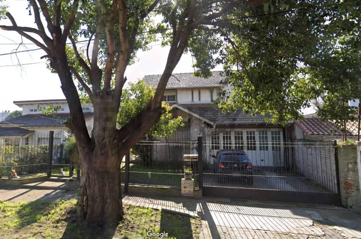 CASA EN VENTA 5 AMBIENTES SOBRE AMPLIO LOTE CON PILETA — foto 1