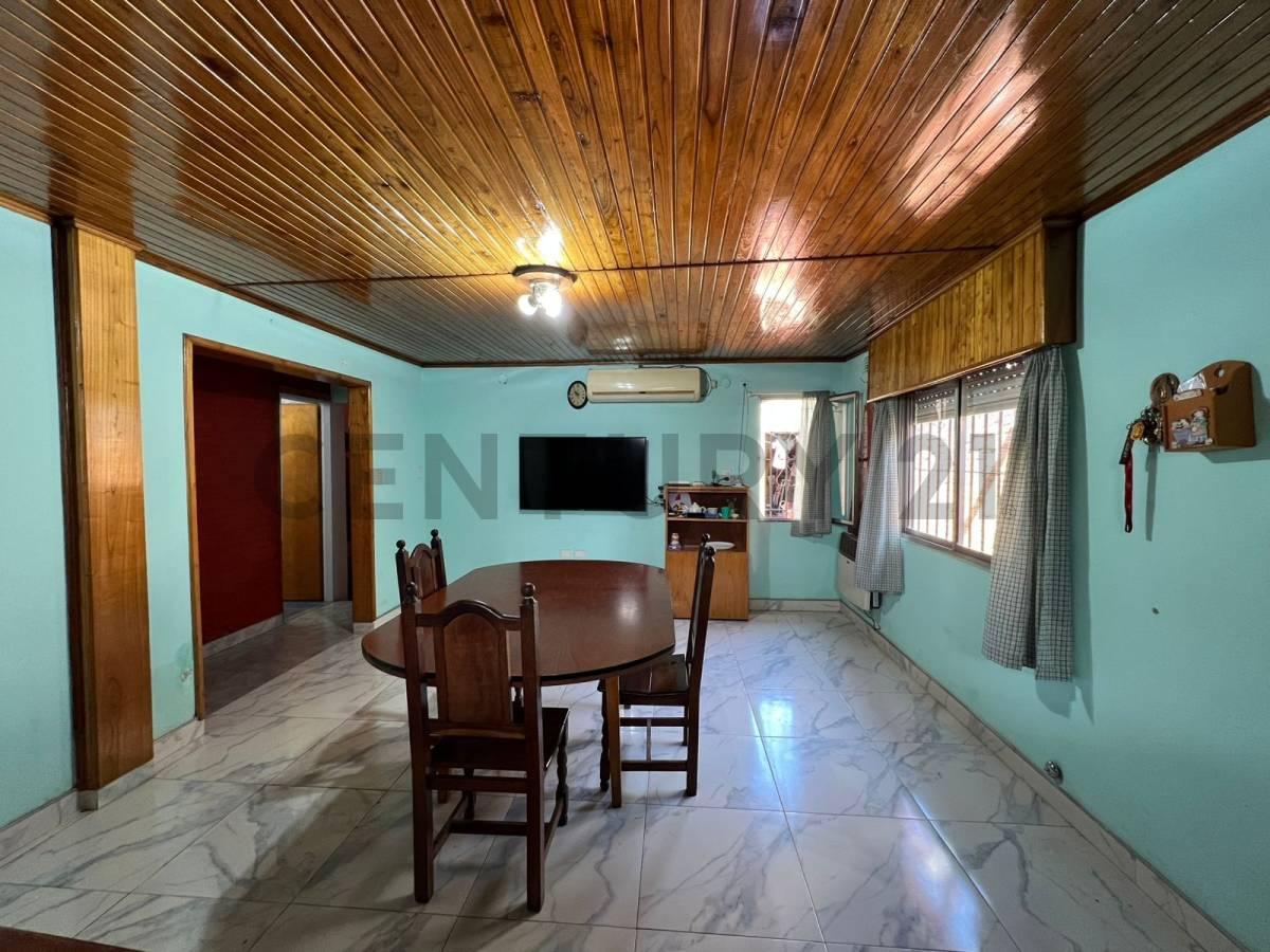 Se vende casa en Rafael Calzada — foto 1