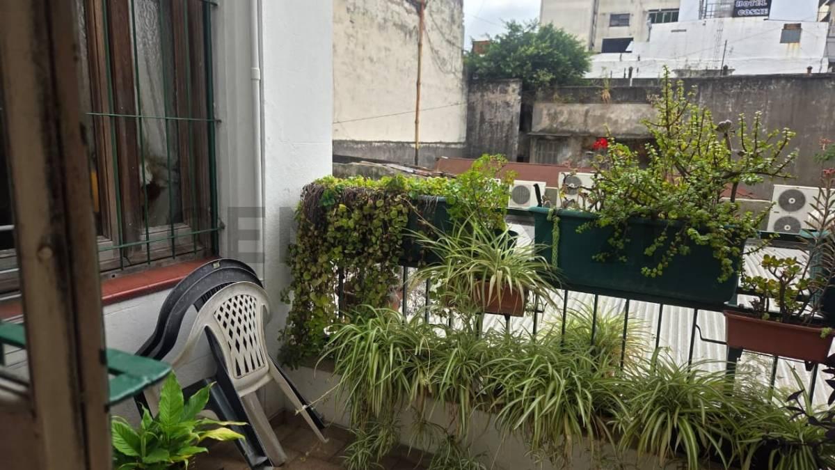 VENTA DEPARTAMENTO 4 Ambientes con Patio y Balcón en Constitución — foto 1