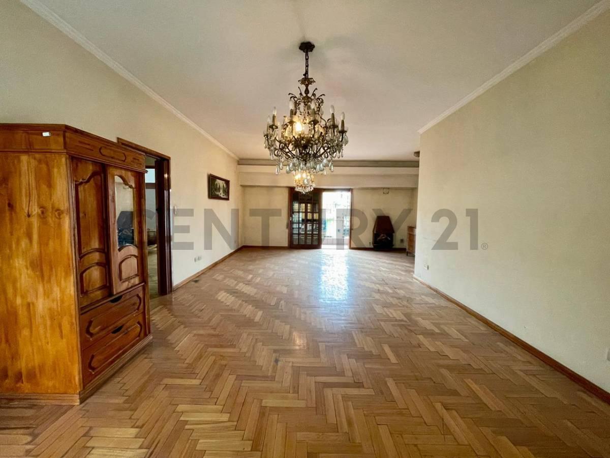 VENTA DE DEPARTAMENTO 4 AMBIENTES Y DOS LOCALES — foto 1