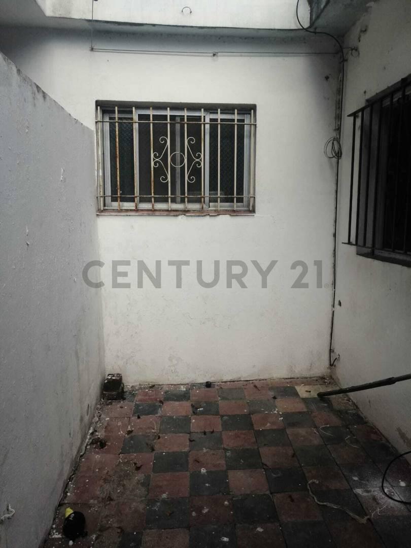 ph 2 ambientes con patio propio en temperley — foto 1