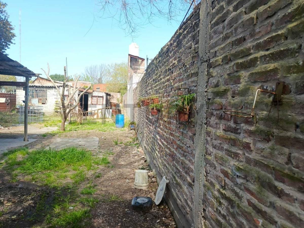 VENTA DE LOTE CON CONSTRUCCION A RECICLAR — foto 1
