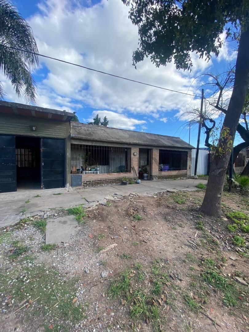 Venta de Casa a reciclar con patio grande en Soldini — foto 1