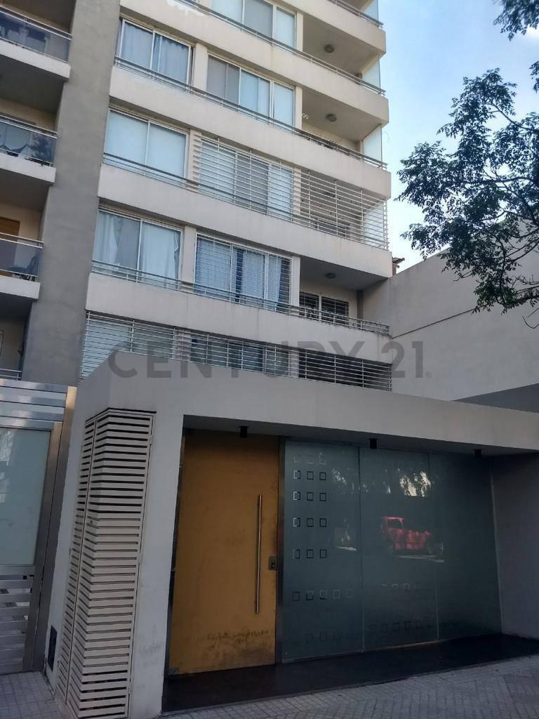 Venta 2 Dormitorios - Al frente - Cochera- Centro — foto 1