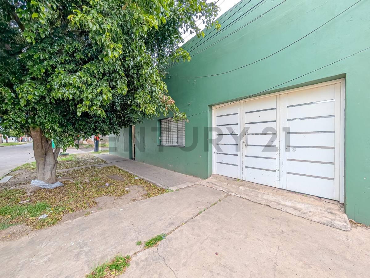 CASA - DOS DORMITORIOS - COCHERA - PATIO - GALPON - MATHEU, ROSARIO . — foto 1