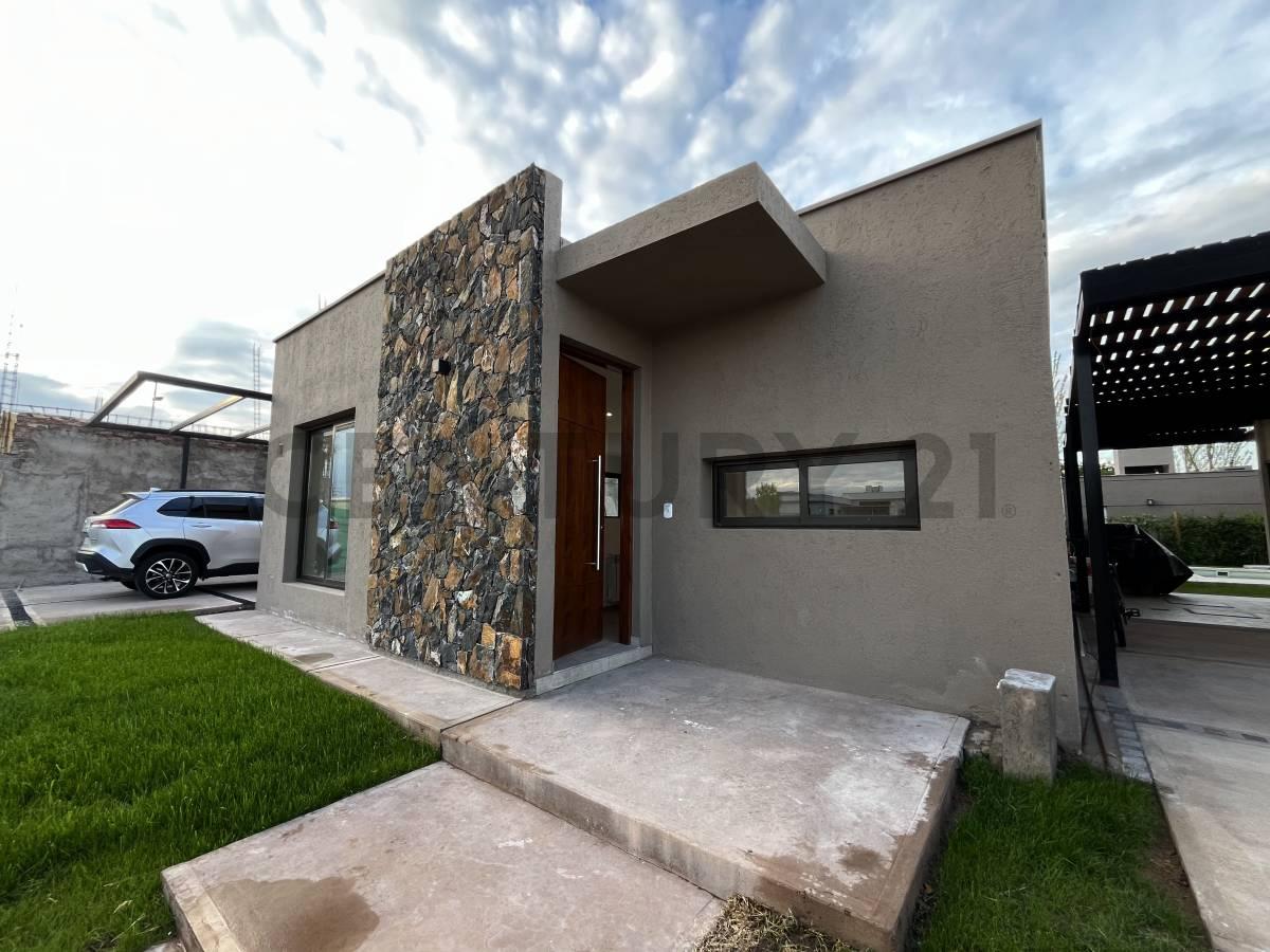 Century 21 López vende casa en barrio privado “Ciro de Vieytes” Maipú, Mendoza. — foto 1
