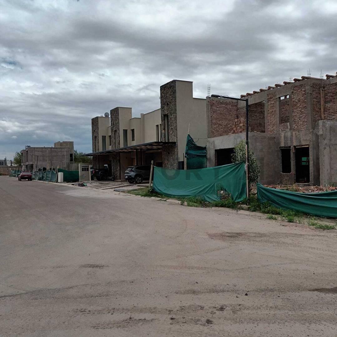 DUPLEX EN VENTA "BARRIO CORTADERAS III " — foto 1