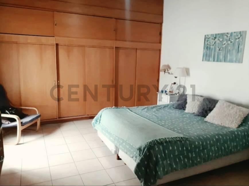 Century 21 VENDE Hermosa casa ubicada en Dorrego, Guaymallén, sobre calle Pedro Vargas, a una cuadra — foto 1