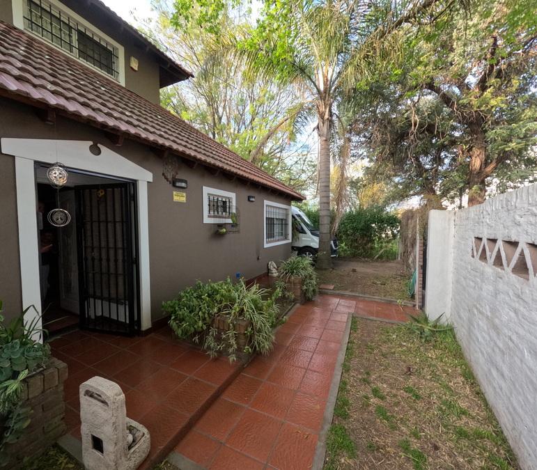 Casa en venta 4 / 5 ambientes en gran lote parquizado — foto 1