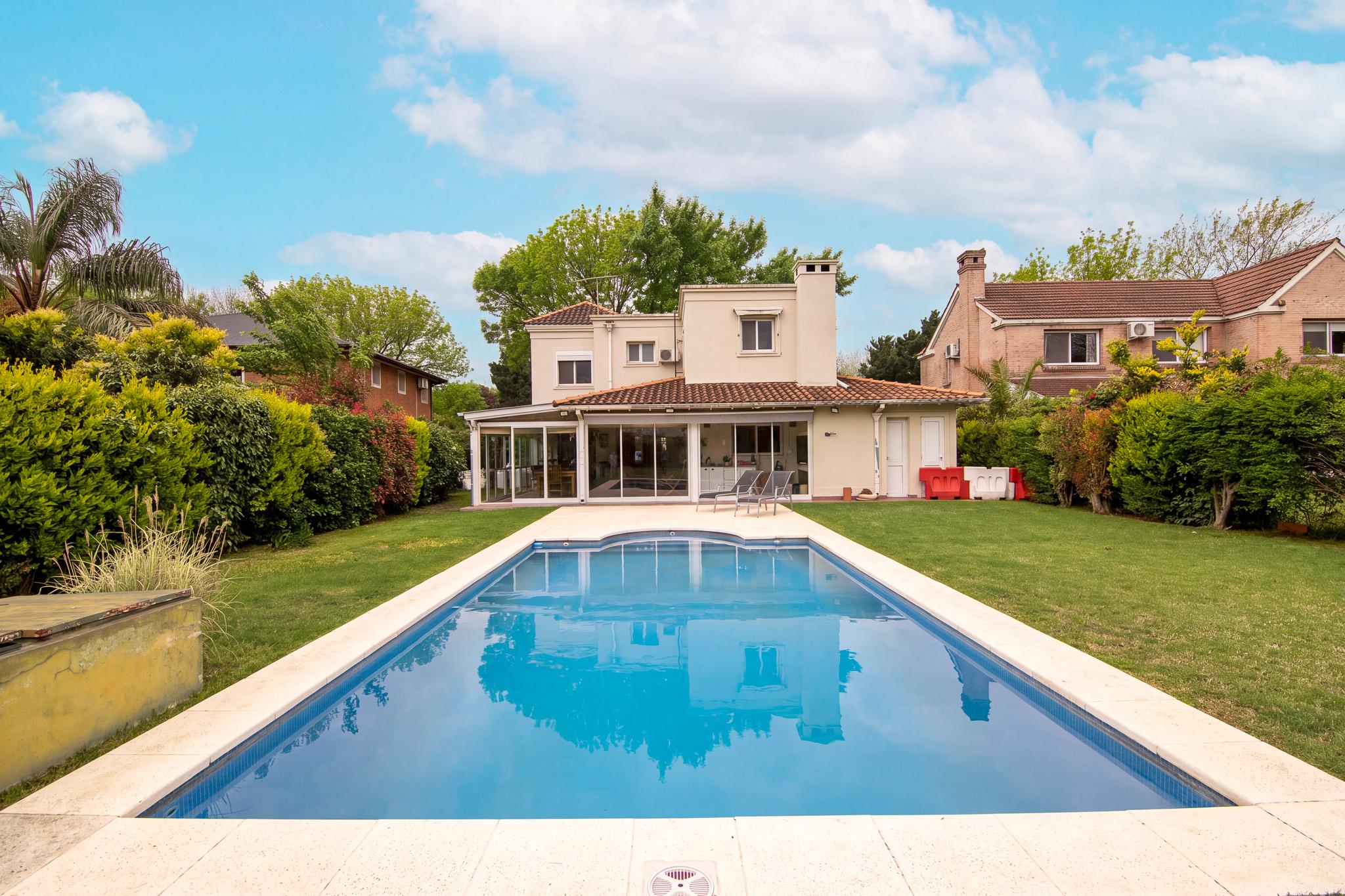 Venta Casa en Country Santa Maria de los Olivos con dependencia — foto 1