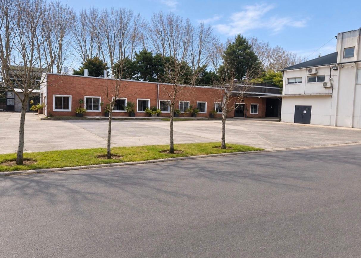 VENTA-COMPLEJO DE NAVES INDUSTRIAL EN BECCAR — foto 1