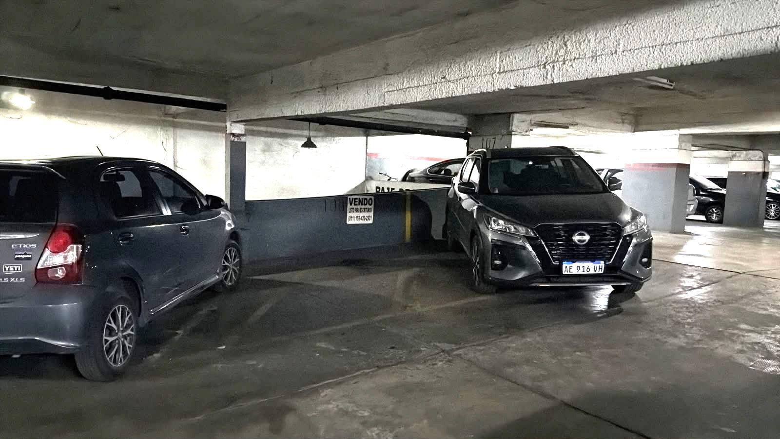 VENTA COCHERA FIJA Y CUBIERTA EN RECOLETA - SEGURIDAD 24 HS - COPIA — foto 1