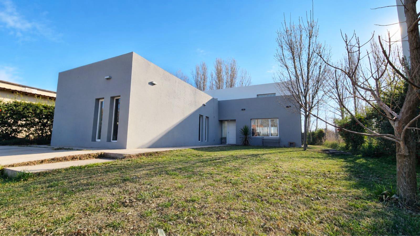 CASA EN VENTA GENERAL ROCA — foto 1