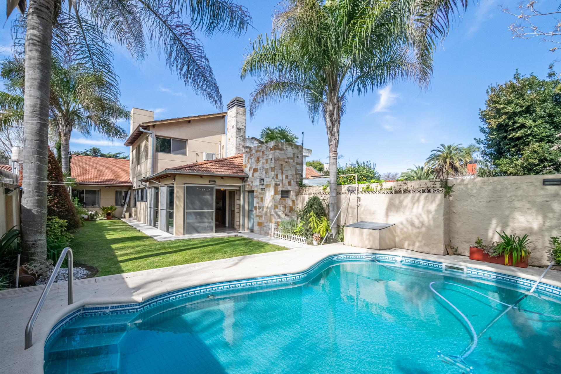 VENTA CASA 7 AMBIENTES C/ JARDIN y PILETA en SAN ISIDRO — foto 1