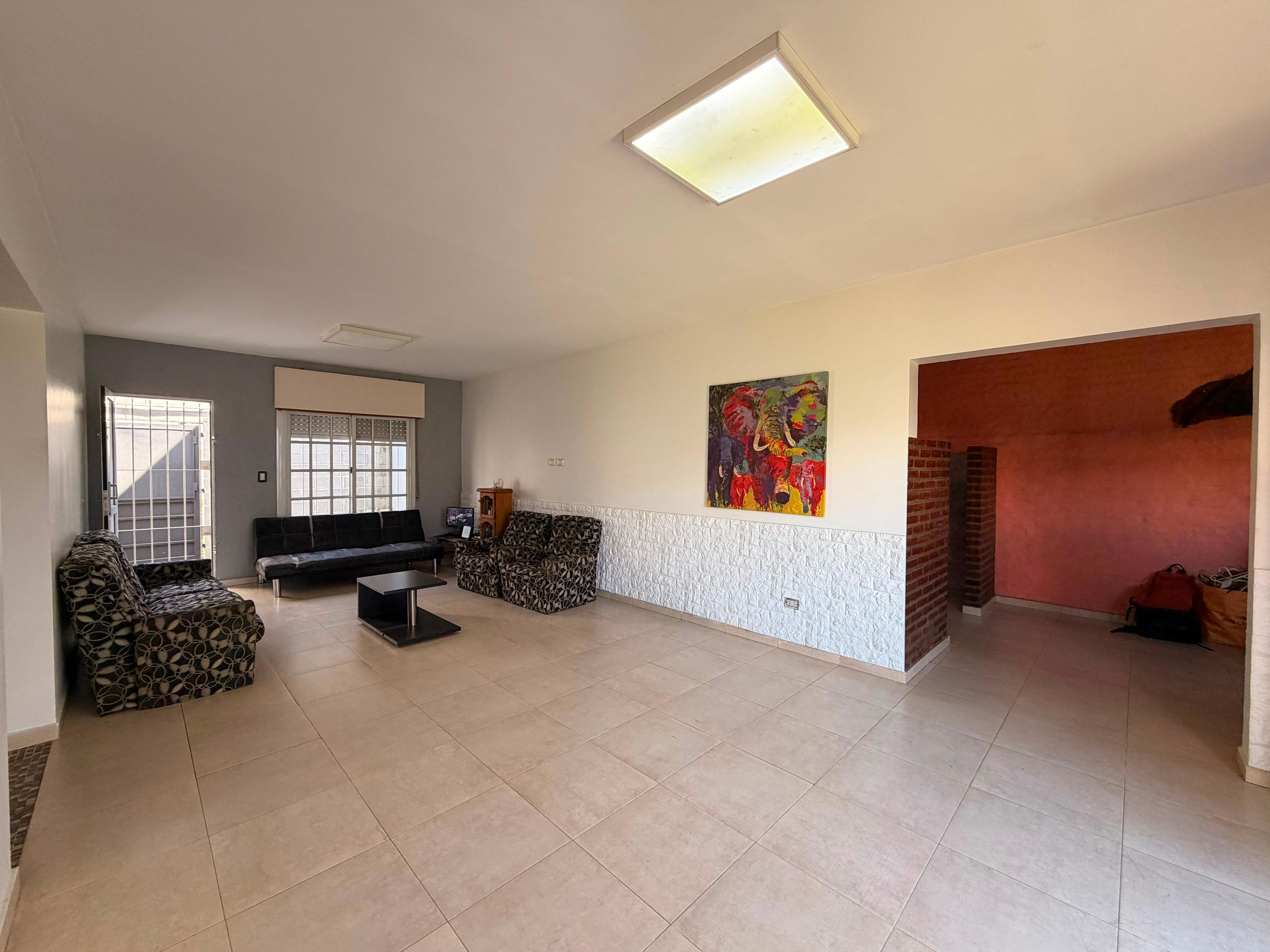 VENTA CASA 3 AMBIENTES CON COCHERA Y JARDIN — foto 1