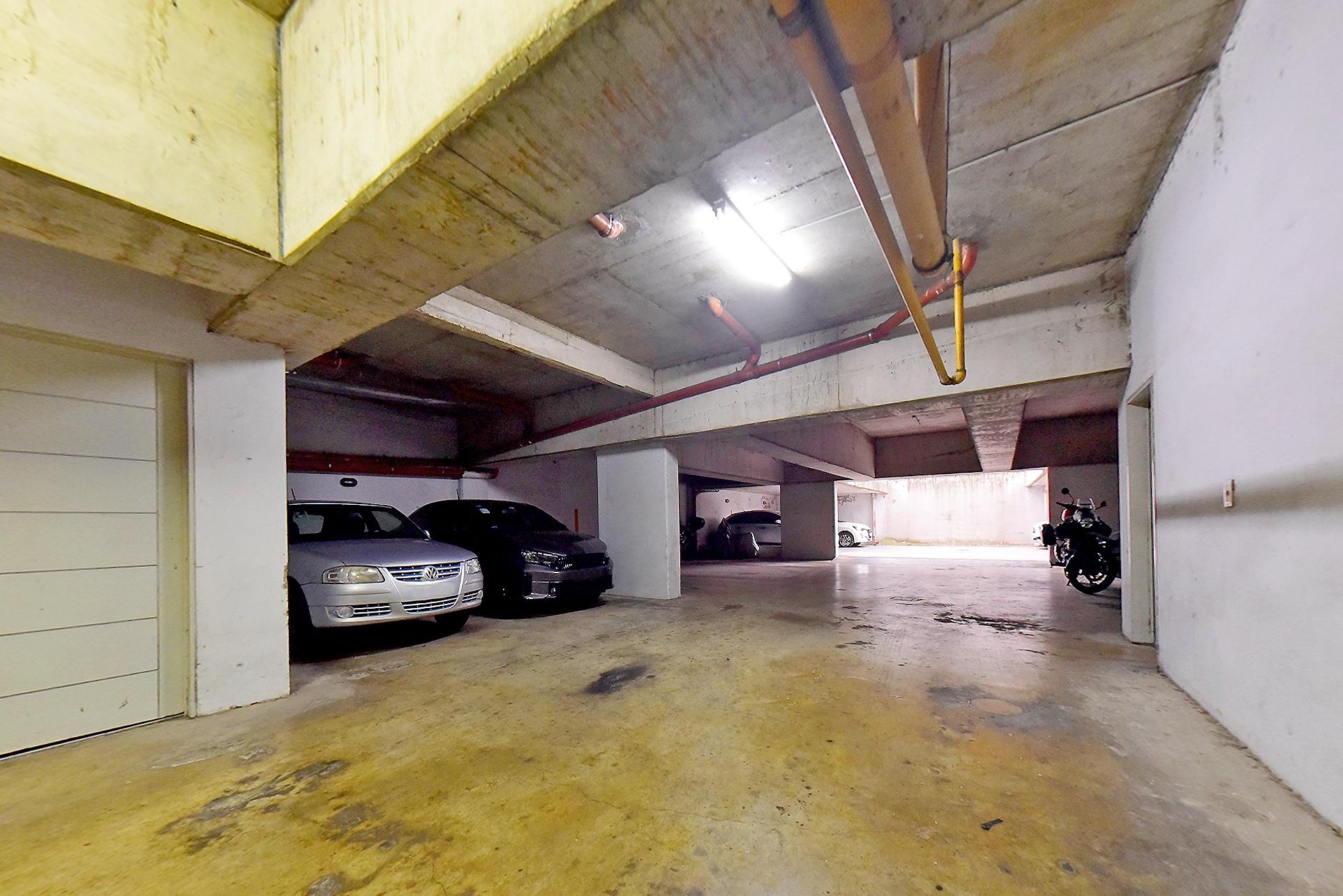 VENTA COCHERA CUBIERTA 12M2 EN CASEROS — foto 1