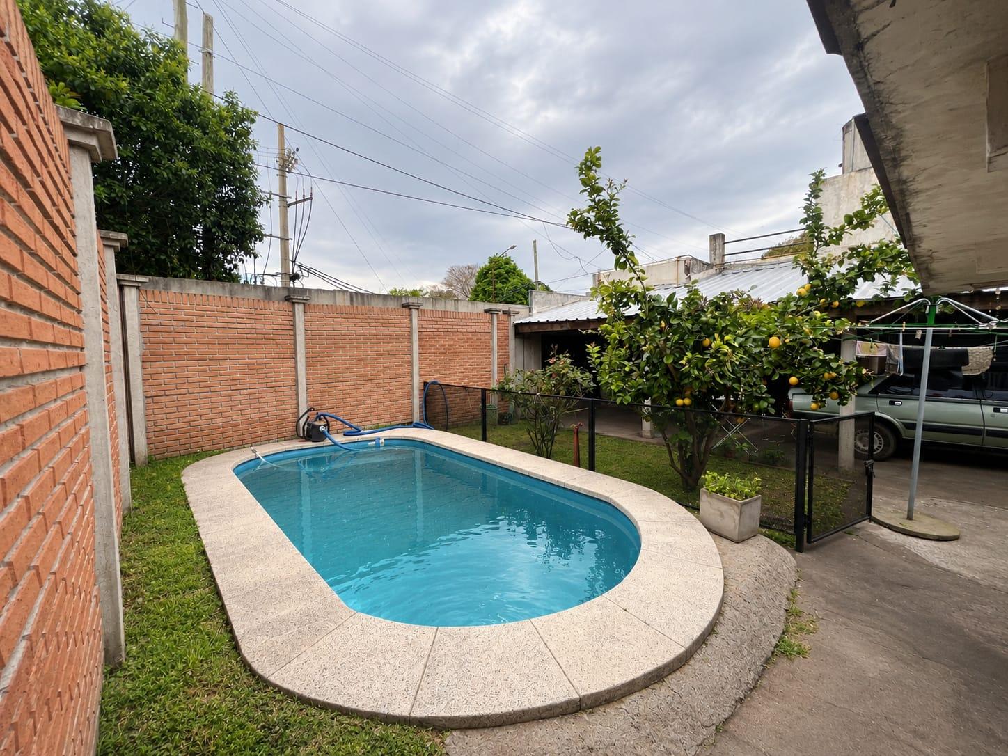 CASA EN VENTA 4 AMB CON PILETA ITUZAINGO NORTE — foto 1