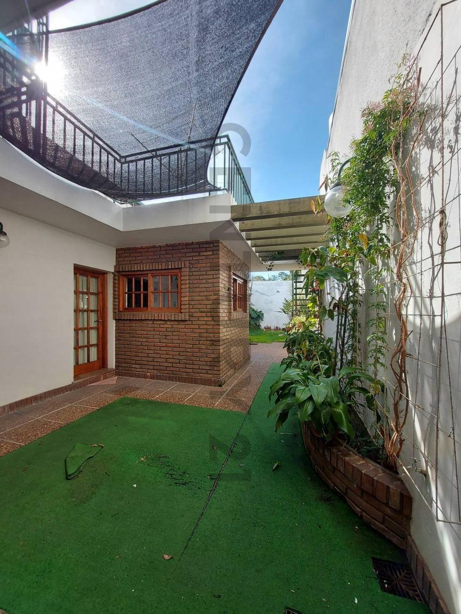 Venta Casa 4 dormitorios, cochera, terraza y patio - Zona centro — foto 1