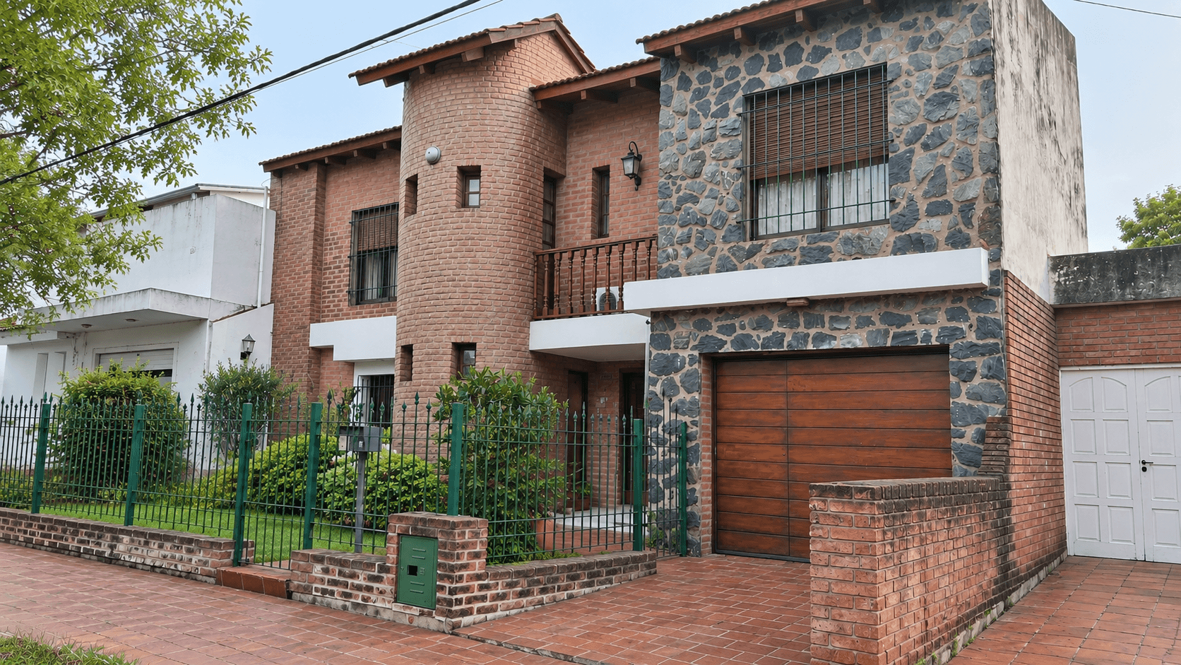 OPORTUNIDAD: GRAN CASA 5 DORMITORIOS - PILETA — foto 1