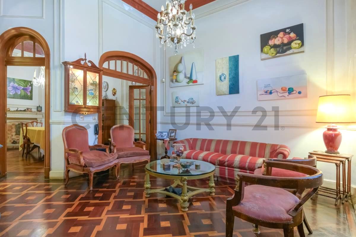 EN VENTA CASA DE 4 DORMITORIOS CON COCHERA, TERRAZA Y PARRILLA MEXICO AL 4200 — foto 1