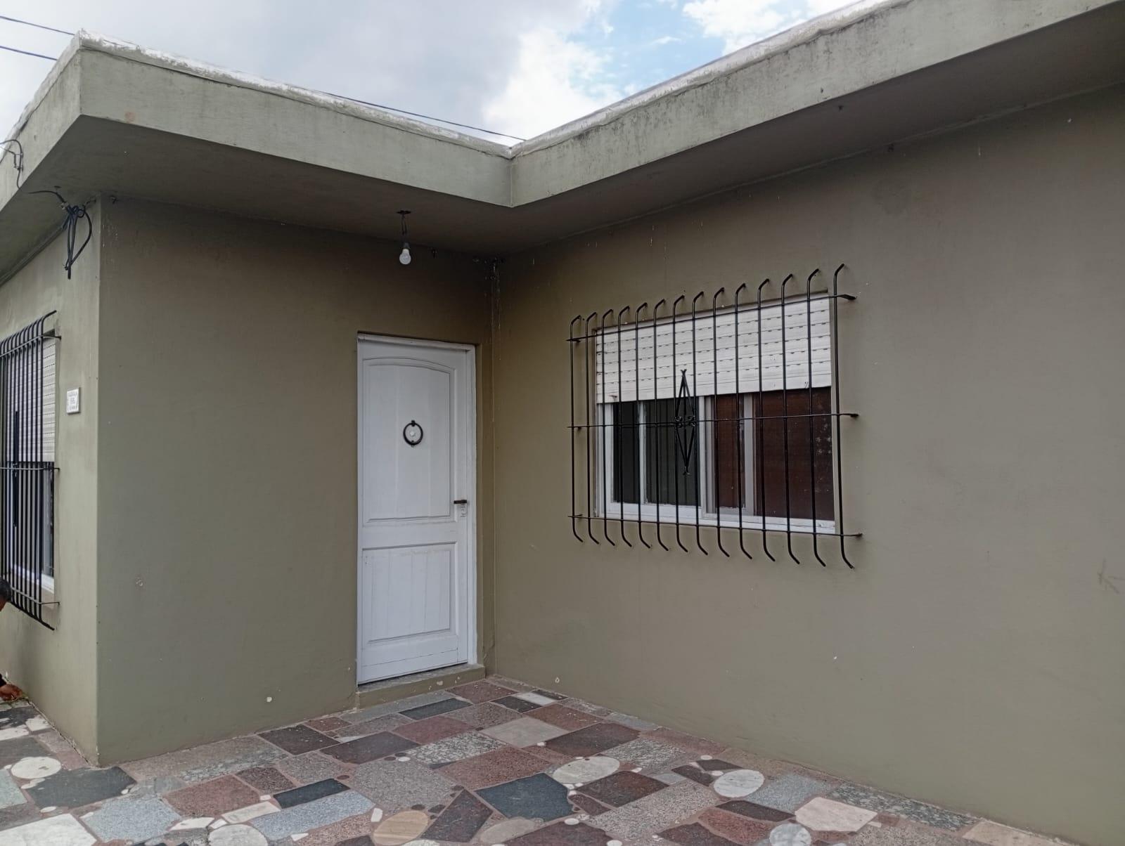 CASA 4 AMBIENTES EN ALQUILER, BENAVIDEZ — foto 1