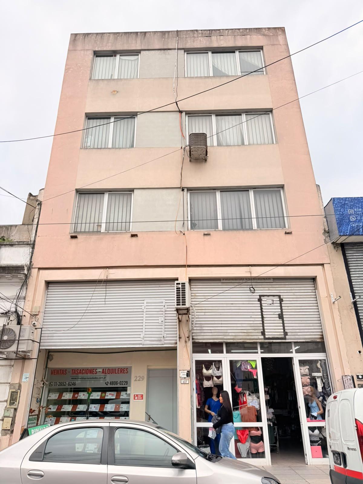 Alquiler | Edificio Comercial en Excelente Zona Flores — foto 1