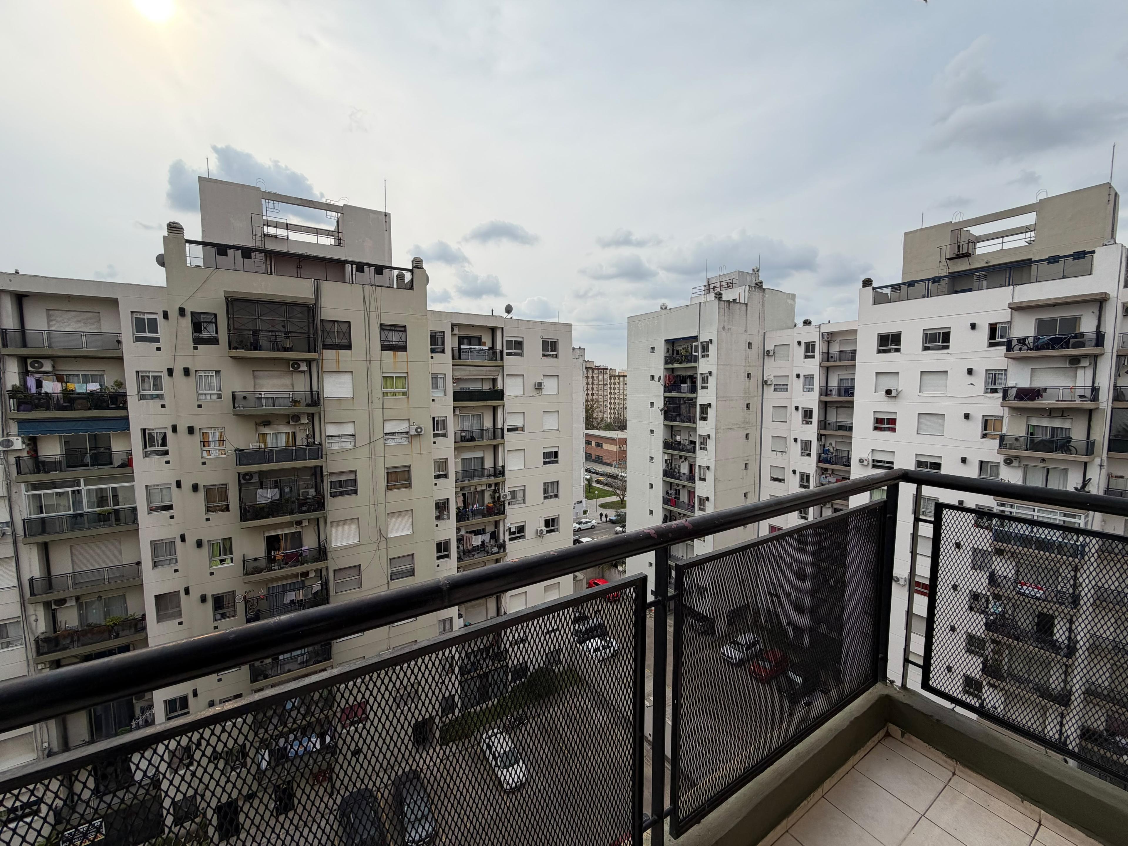 DEPARTAMENTO 3 AMBIENTES CON COCHERA EN PARQUE AVELLANEDA – APTO CRÉDITO — foto 1