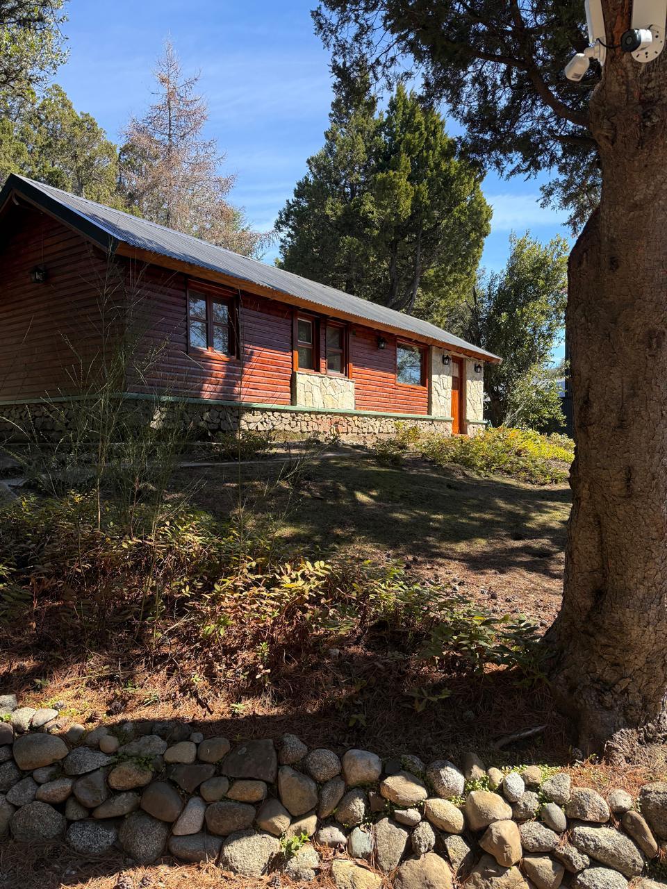 ALQUILER CASA SAN MARTIN DE LOS ANDES . CAMINO AL LAGO LOLOG — foto 1