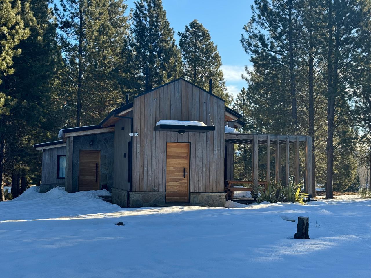 VENTA CASA SAN MARTIN DE LOS ANDES. BARRIO CHAPELCO GOLF — foto 1