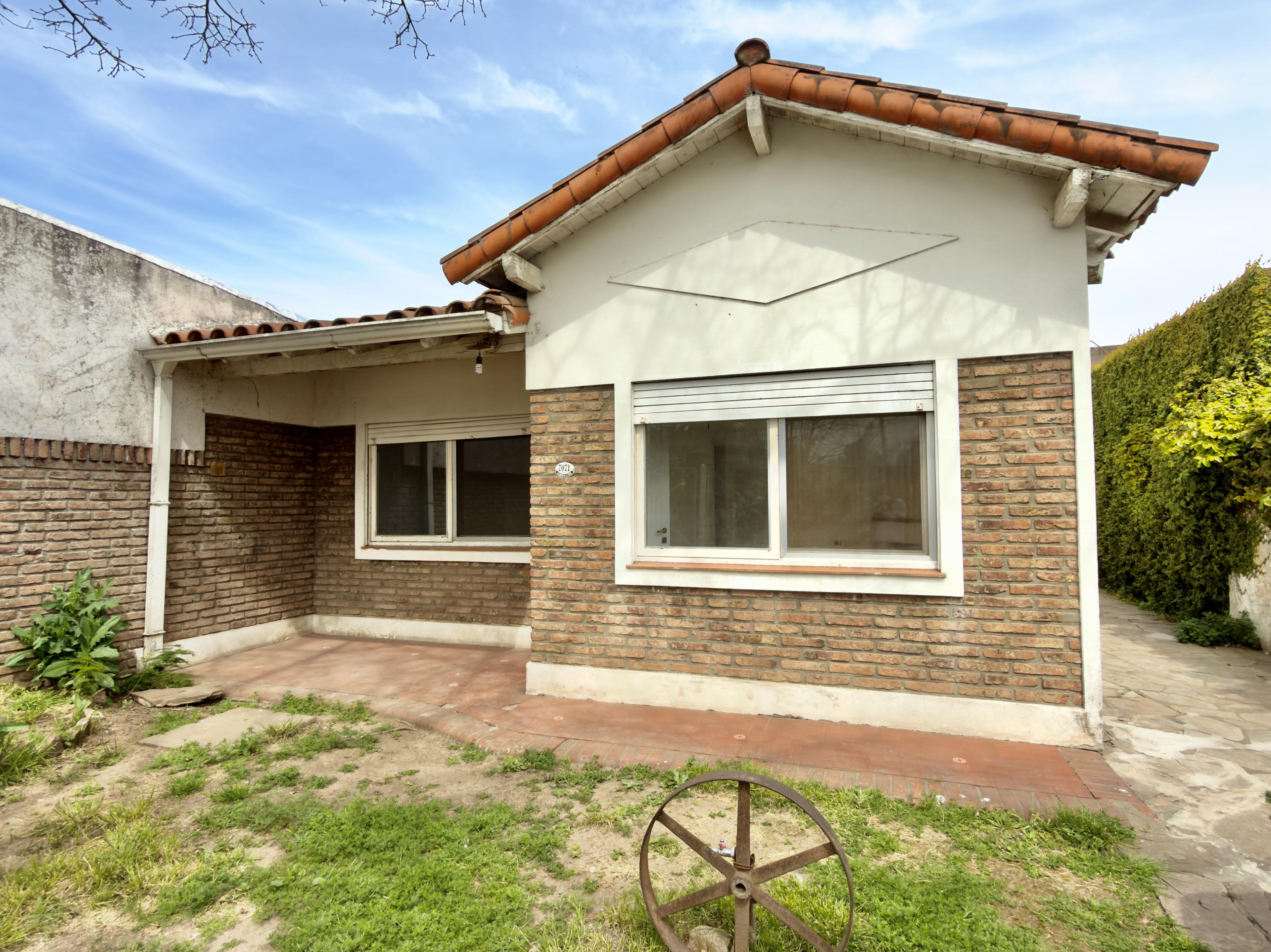 Casa en venta en Del Viso | 3 amb | Jardín al frente y al fondo — foto 1
