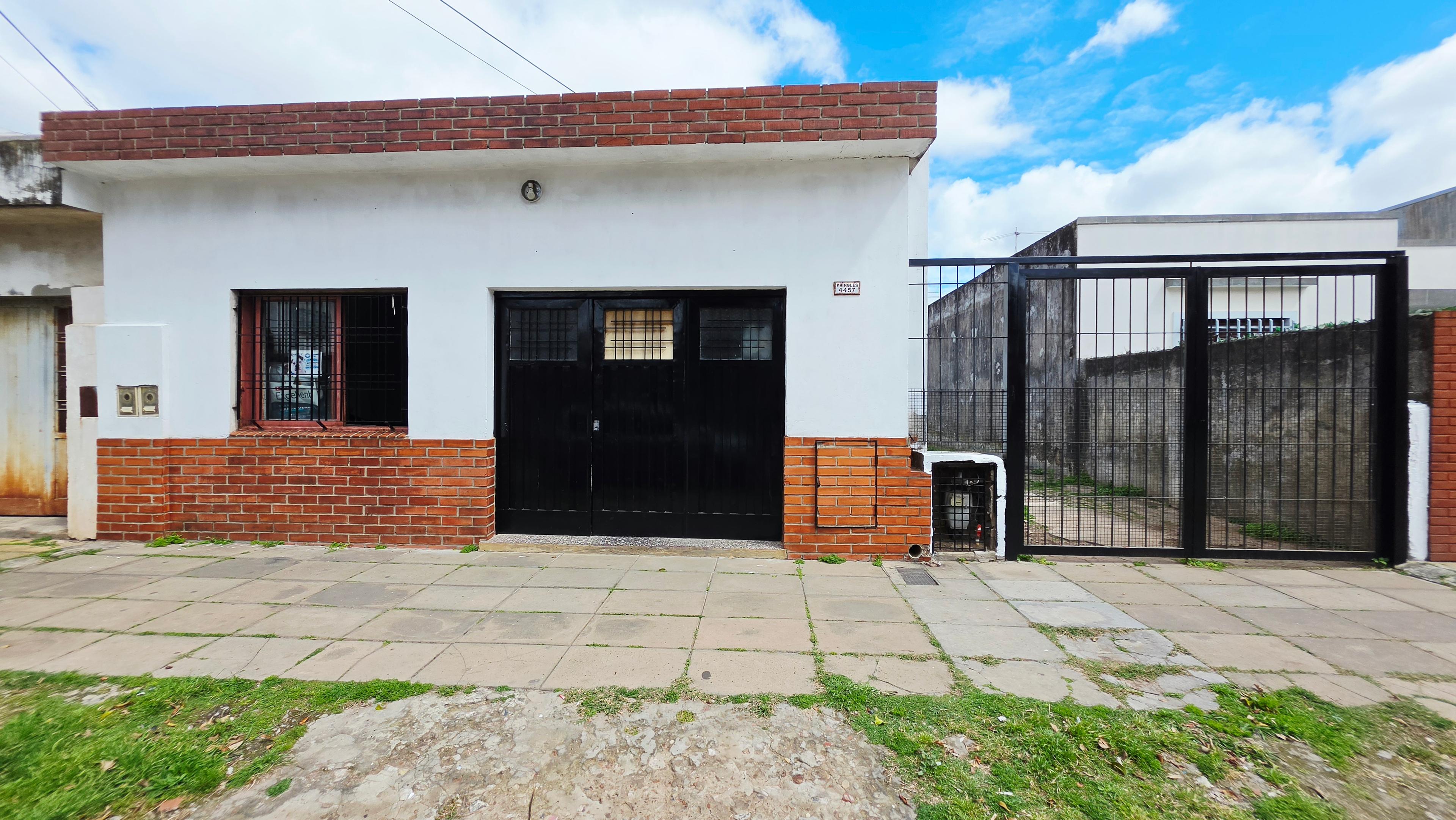 VENTA CASA 4 AMB JARDIN COCHERA CASEROS — foto 1