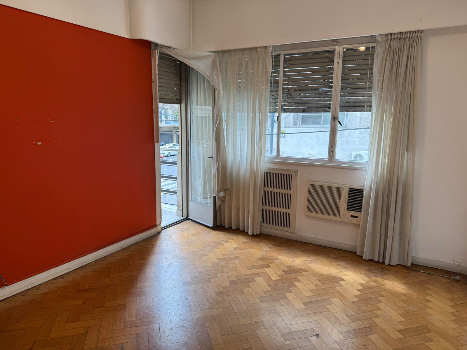 Departamento En Alquiler 3 ambientes con Balcon mas dependencia en San Cristobal — foto 1